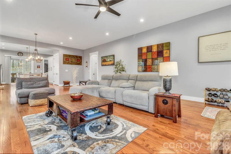 14 Cider Hill Ln, Hendersonville, NC 28792