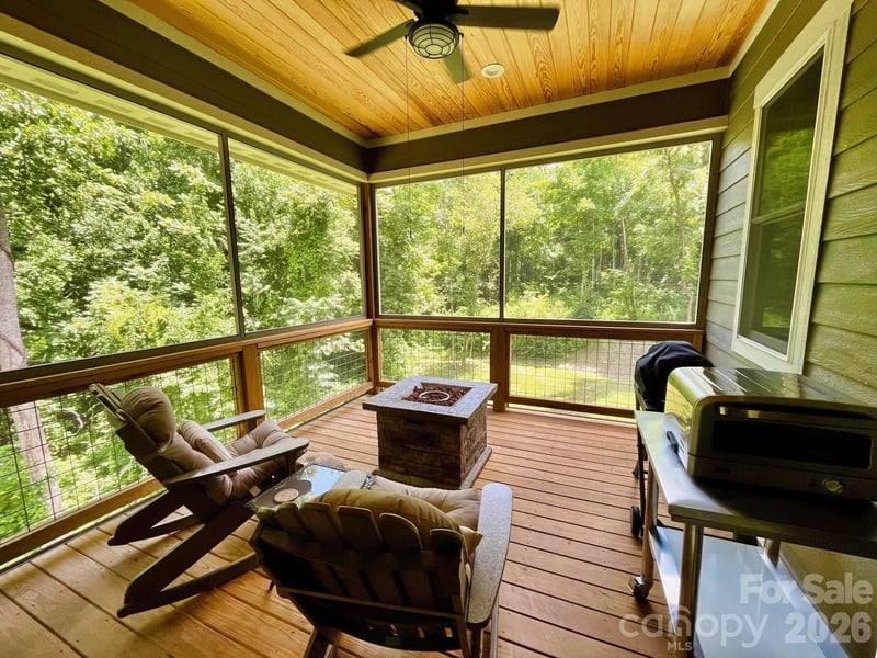 14 Cider Hill Ln, Hendersonville, NC 28792