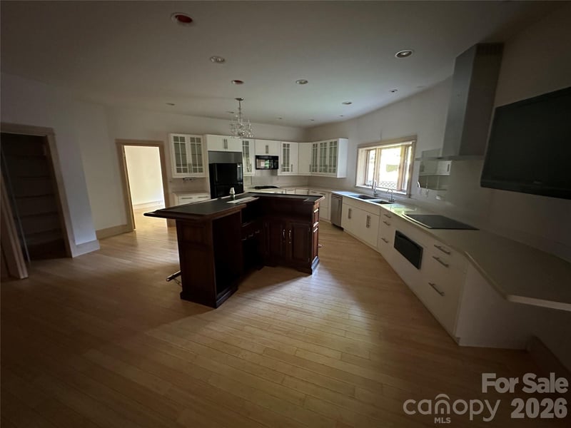 2905 Kanuga Rd, Hendersonville, NC 28739