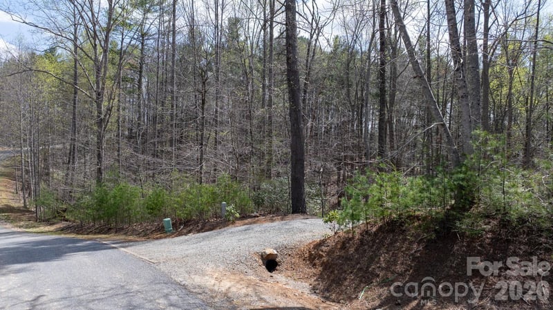 503 Larkhaven Dr, Nebo, NC 28761
