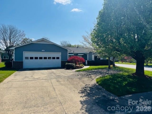 200 Dartcrest Dr, Hendersonville, NC 28792