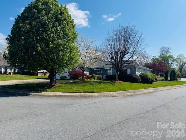 200 Dartcrest Dr, Hendersonville, NC 28792