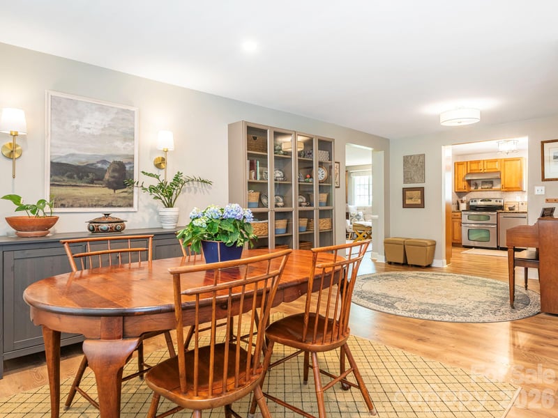 11613 Five Cedars Rd, Charlotte, NC 28226