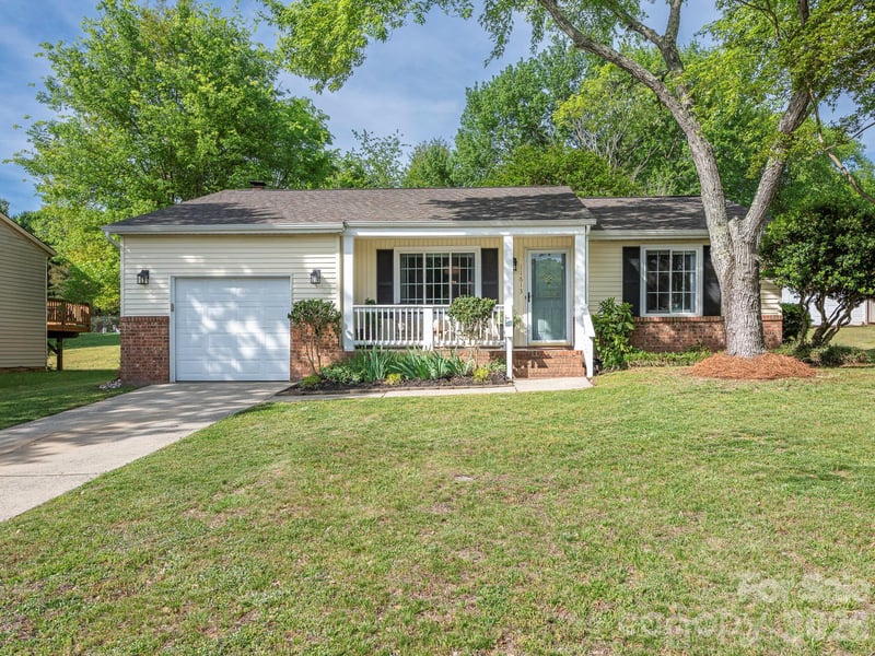 11613 Five Cedars Rd, Charlotte, NC 28226