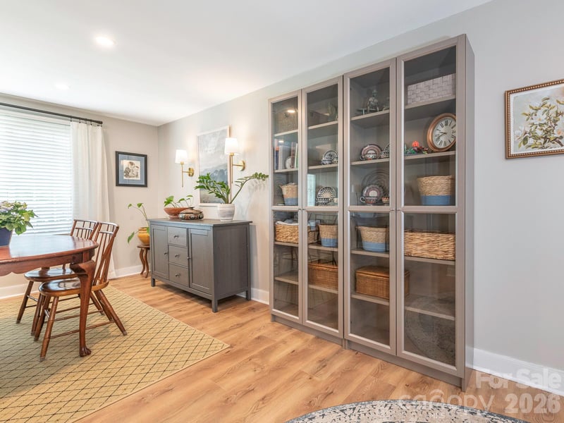 11613 Five Cedars Rd, Charlotte, NC 28226