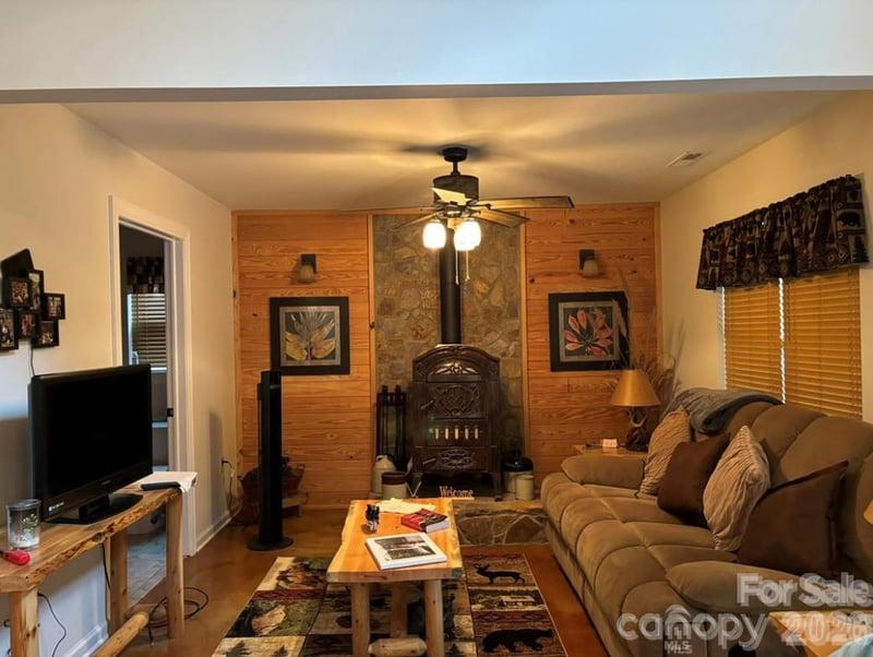 369 Pinecrest Cir, Troy, NC 27371