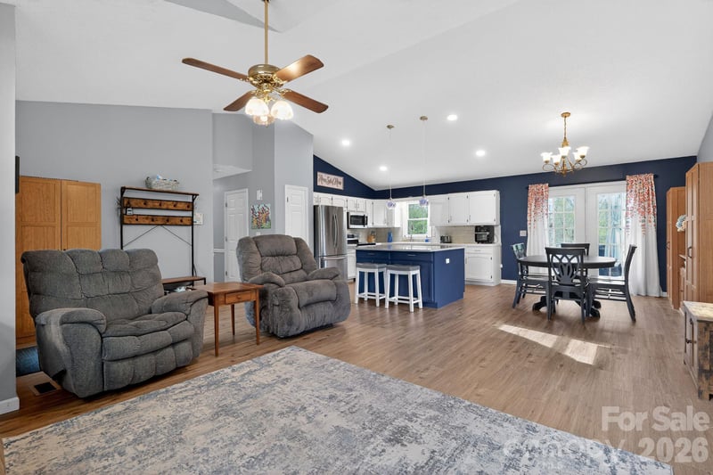 1163 Hidden Creek Cir, Hickory, NC 28602