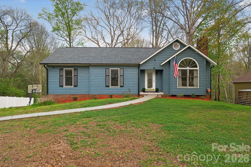 1163 Hidden Creek Cir, Hickory, NC 28602