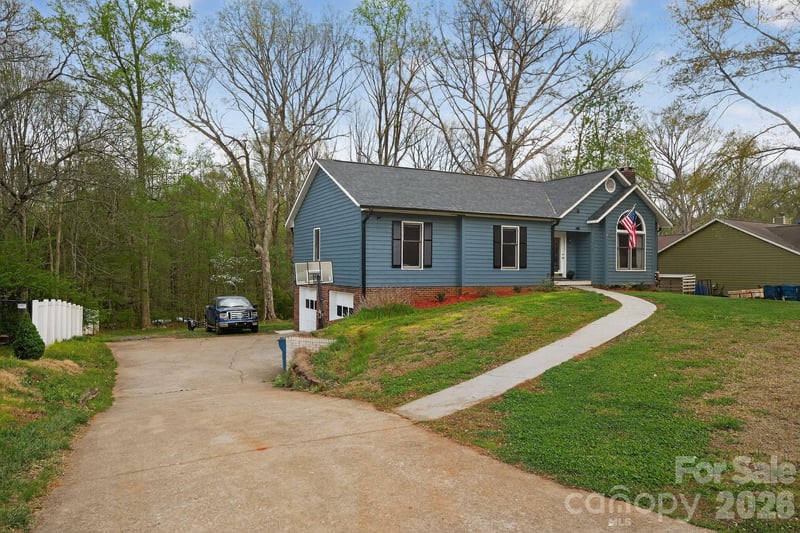 1163 Hidden Creek Cir, Hickory, NC 28602