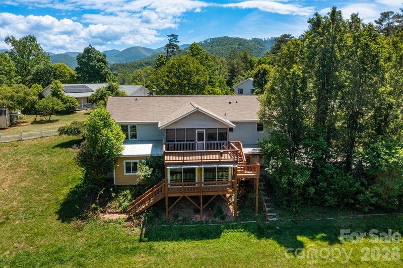 6 Arrowhead Ln, Weaverville, NC 28787