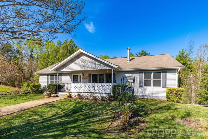 6 Arrowhead Ln, Weaverville, NC 28787