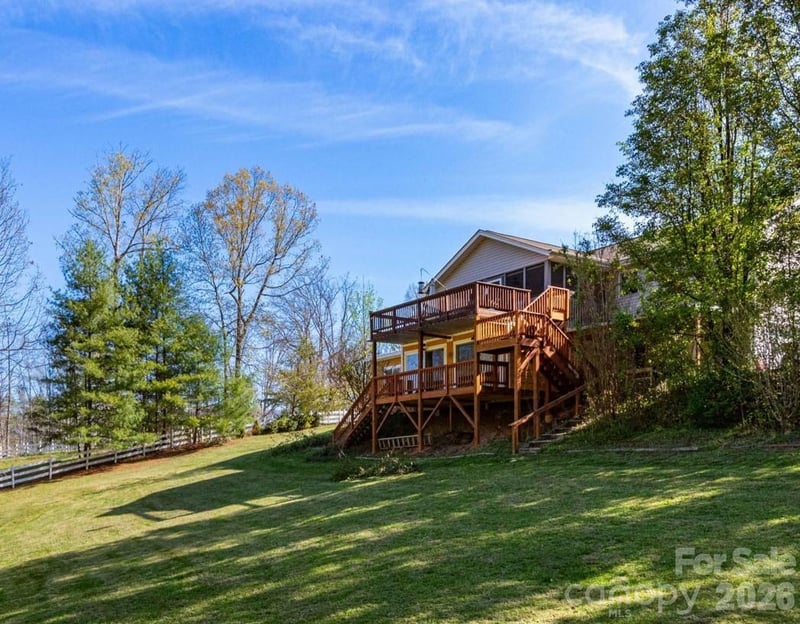 6 Arrowhead Ln, Weaverville, NC 28787