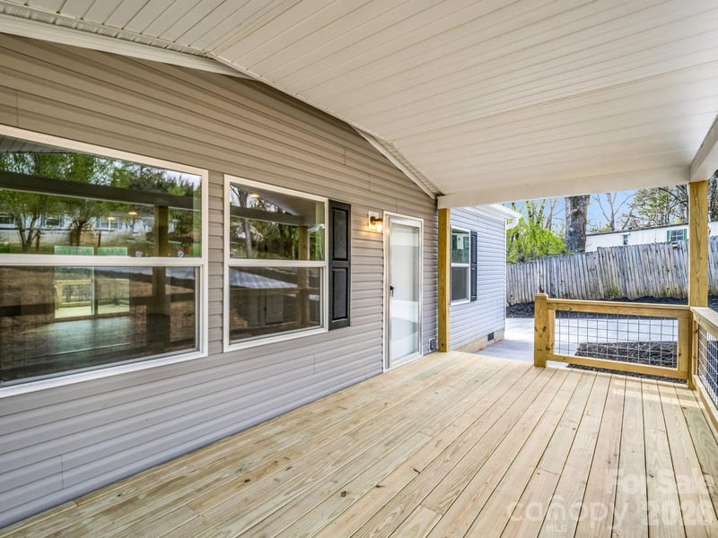 129 Haven Rd, East Flat Rock, NC 28726