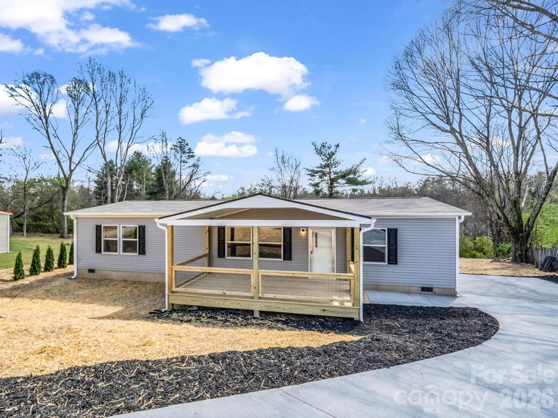 129 Haven Rd, East Flat Rock, NC 28726