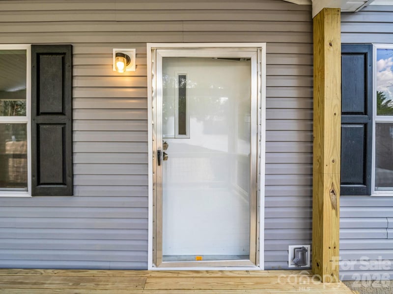 129 Haven Rd, East Flat Rock, NC 28726