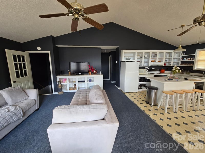 987 West Rd, Hot Springs, NC 28743