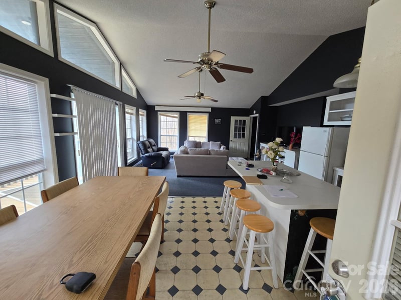 987 West Rd, Hot Springs, NC 28743