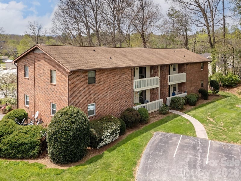 103 Oakwood Pl #4, Hendersonville, NC 28792