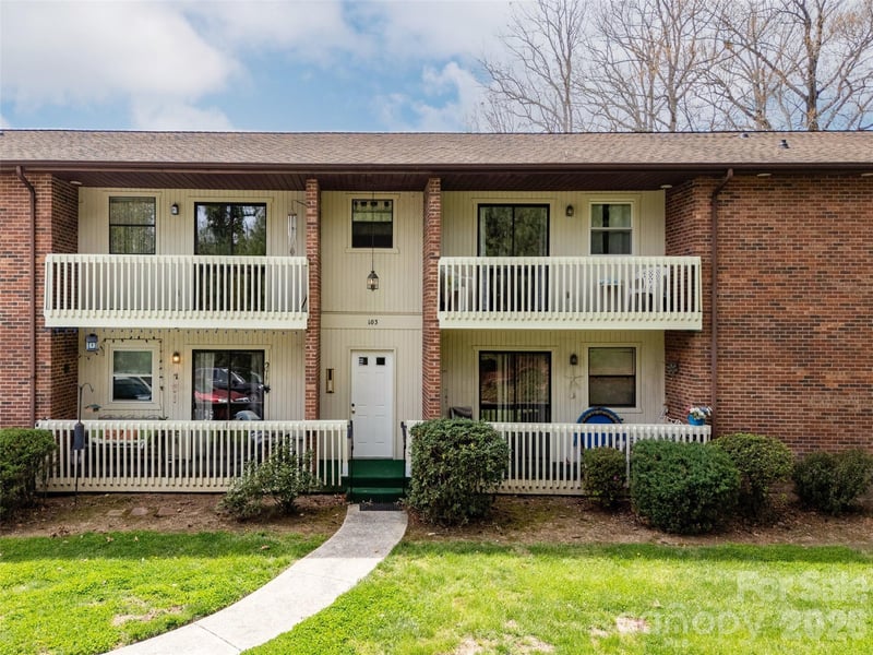 103 Oakwood Pl #4, Hendersonville, NC 28792