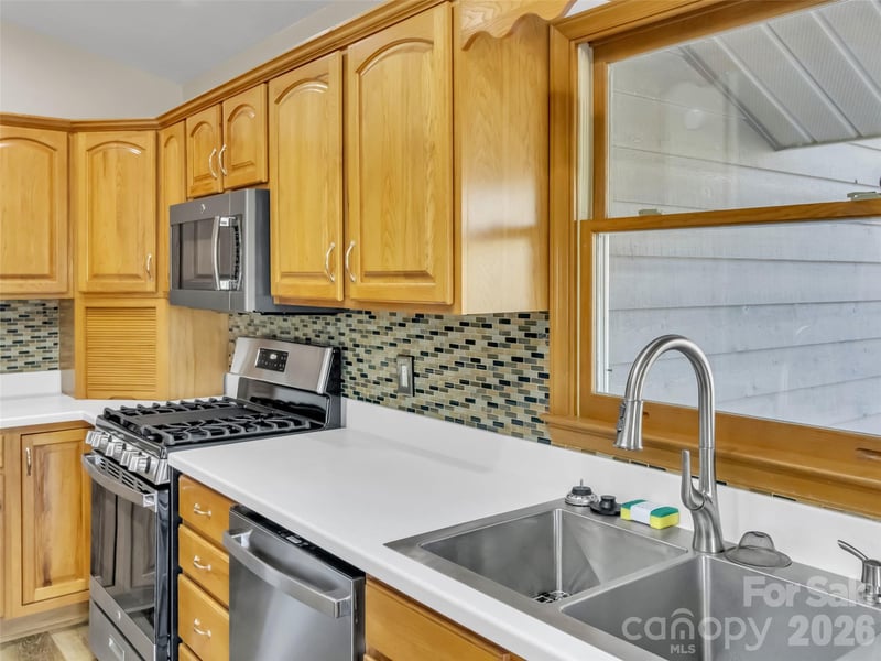 400 Indian Trl, Franklin, NC 28734