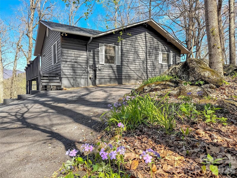 400 Indian Trl, Franklin, NC 28734