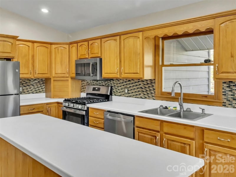 400 Indian Trl, Franklin, NC 28734
