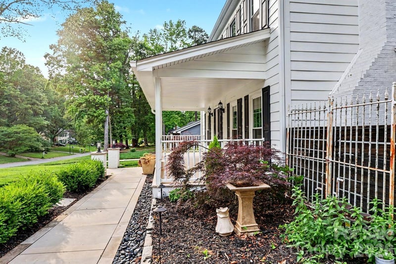 917 Winter Wood Dr, Matthews, NC 28105