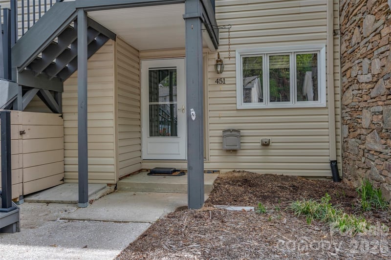 451 Britton Creek Dr, Hendersonville, NC 28791