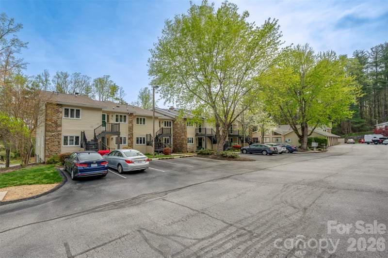451 Britton Creek Dr, Hendersonville, NC 28791