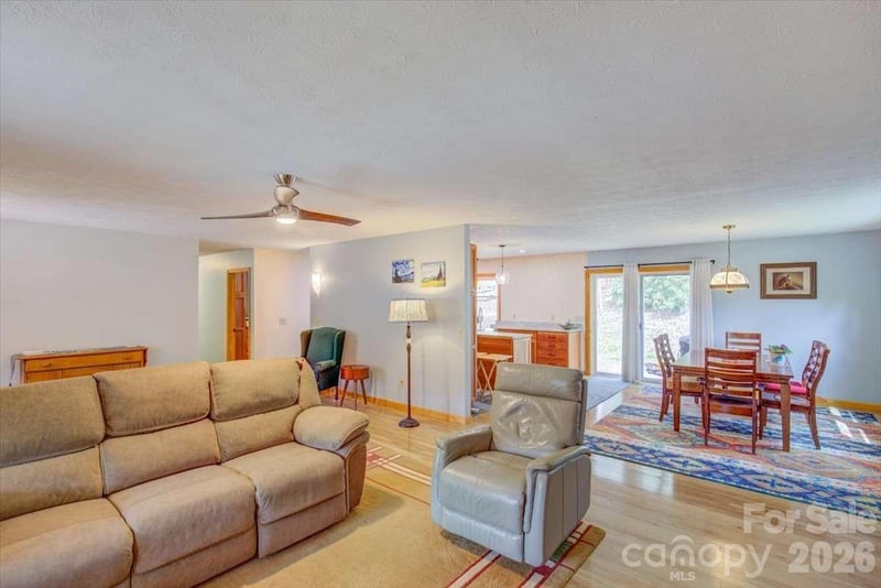 972 Harper Rd, Hendersonville, NC 28792