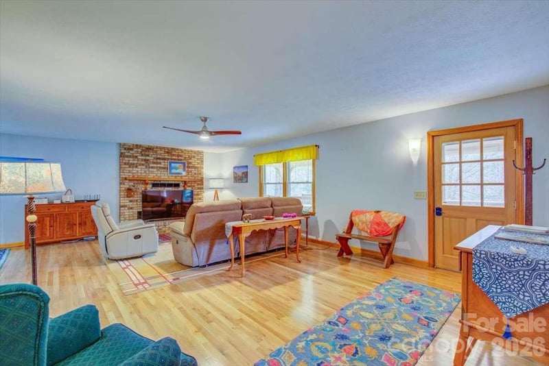 972 Harper Rd, Hendersonville, NC 28792