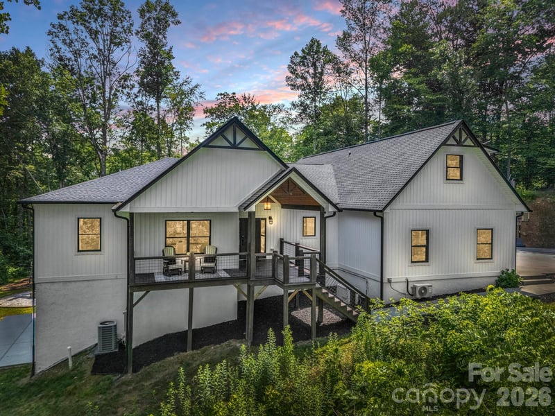 5717 Turnpike Rd, Horse Shoe, NC 28742