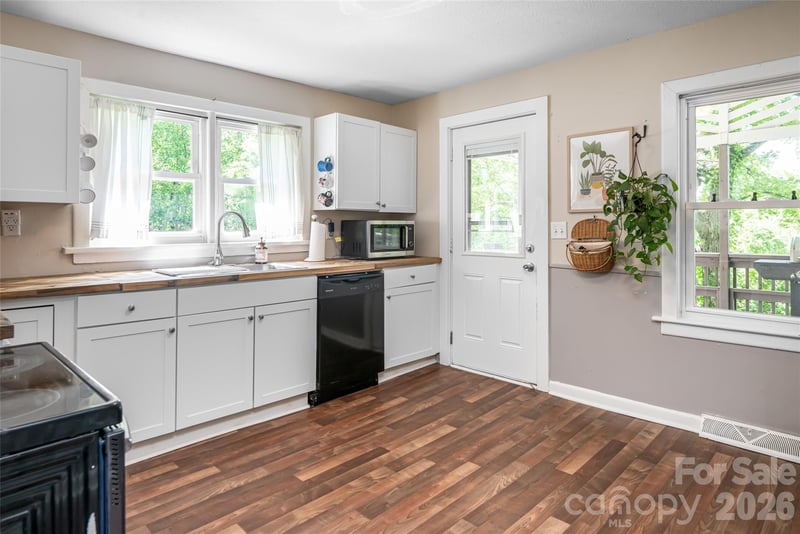 345 Lower Grassy Branch Rd, Asheville, NC 28805