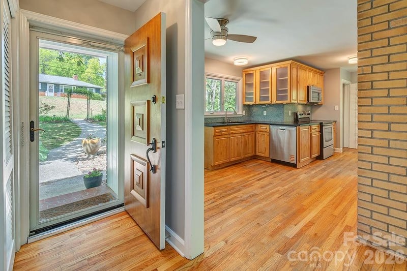 32 Pinehurst Rd, Asheville, NC 28805