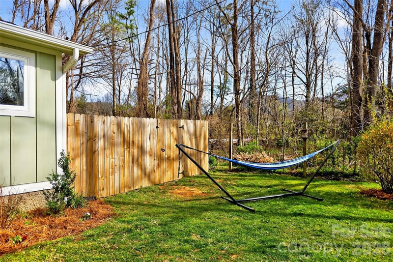 216 Vance Ave, Black Mountain, NC 28711