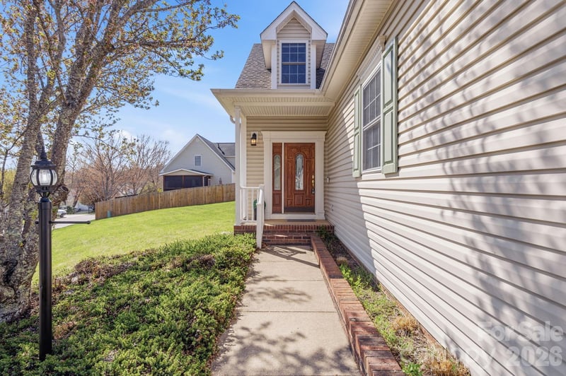 8 Sweet Gum Dr, Asheville, NC 28805