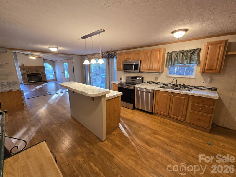 6 Woodland St, Spruce Pine, NC 28777