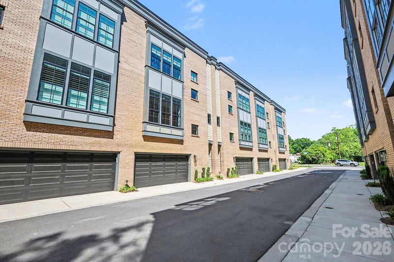 816 Madison Glen Ln, Charlotte, NC 28209