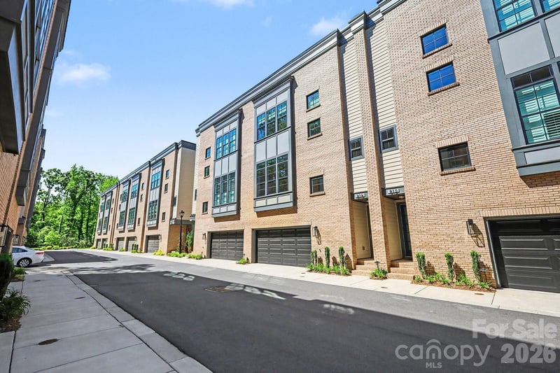 816 Madison Glen Ln, Charlotte, NC 28209