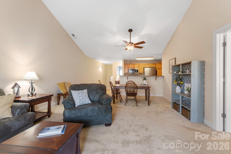 94 Foxden Dr #202, Fletcher, NC 28732