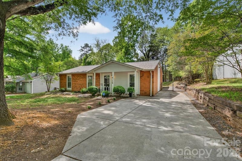 6308 Pineburr Rd, Charlotte, NC 28211
