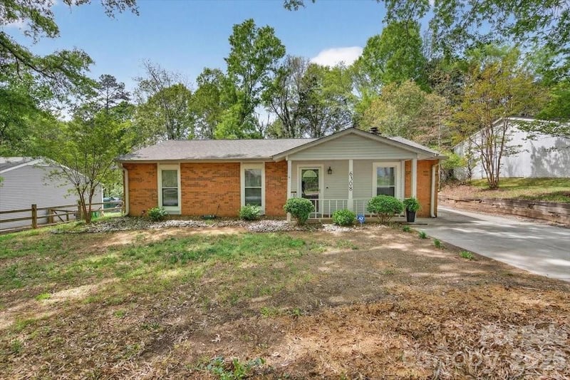 6308 Pineburr Rd, Charlotte, NC 28211