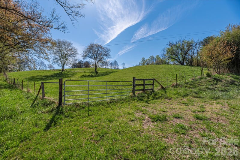 284 Woodland Church Rd, Clyde, NC 28721