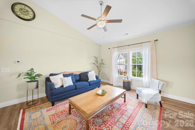 457 Riverwind Dr, Hendersonville, NC 28739