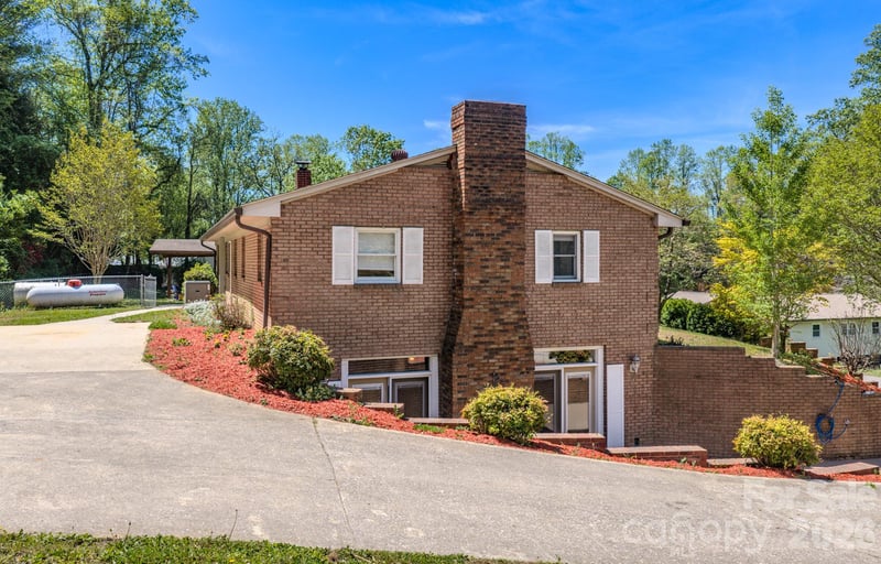 176 Sunny St, Marion, NC 28752