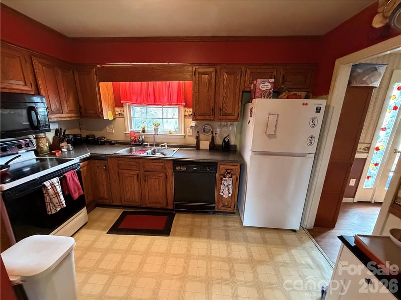 6215 Farm Pond Ln, Charlotte, NC 28212