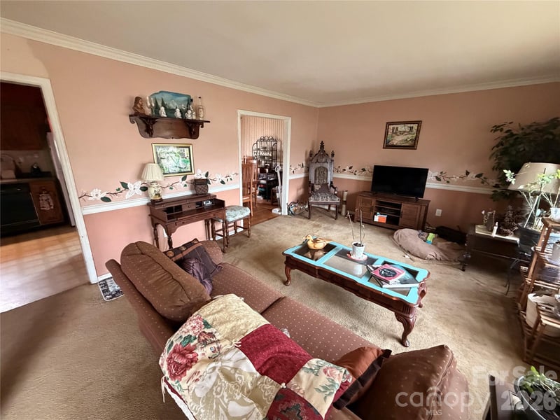 6215 Farm Pond Ln, Charlotte, NC 28212