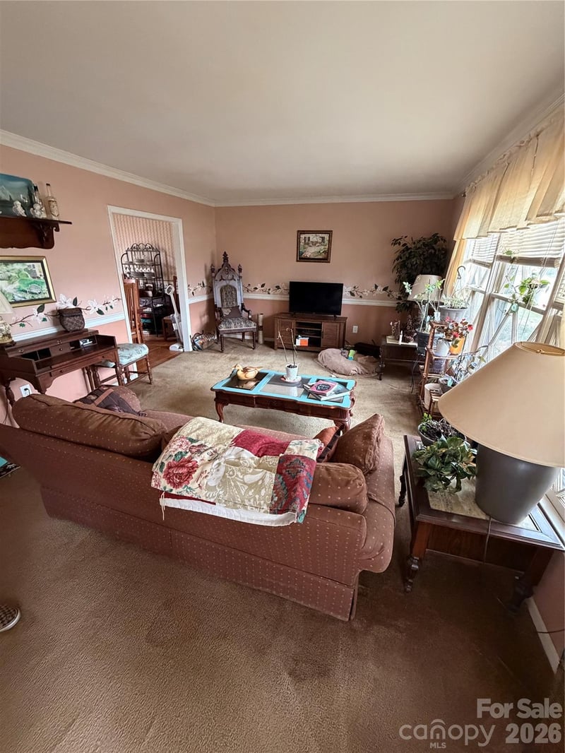 6215 Farm Pond Ln, Charlotte, NC 28212