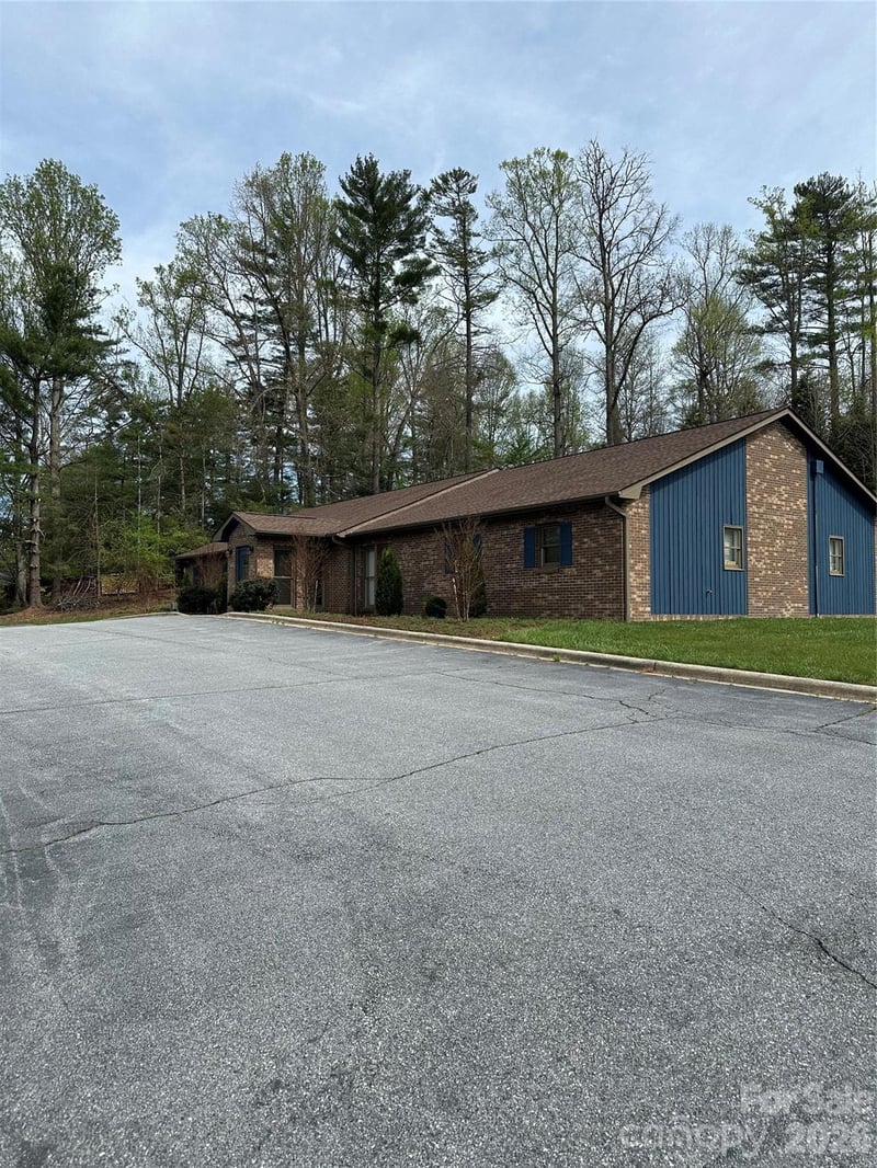 2920 Haywood Rd, Hendersonville, NC 28791