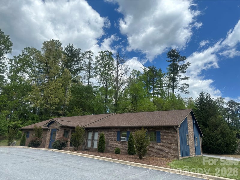 2920 Haywood Rd, Hendersonville, NC 28791